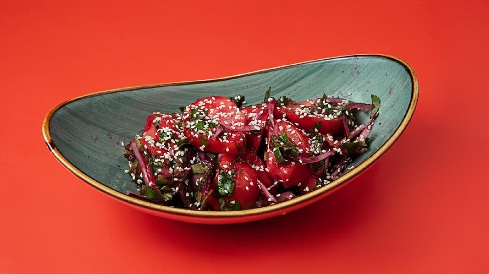 Vişnəli pomidor salatı